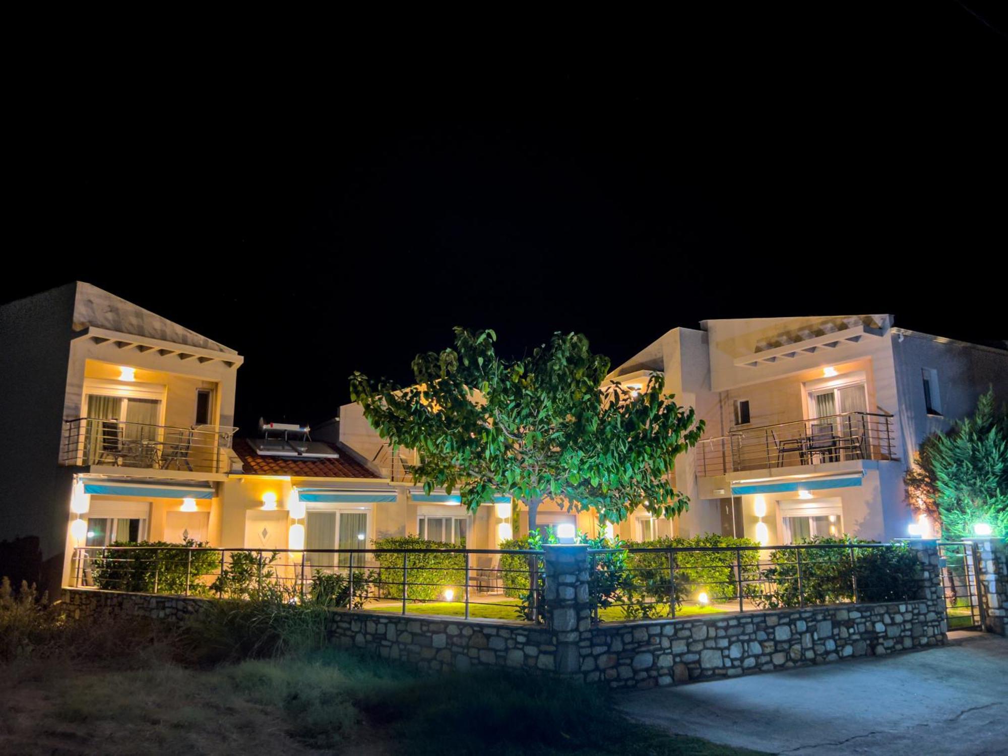 Yalos Beach Maisonettes Skala Sotiros Bagian luar foto