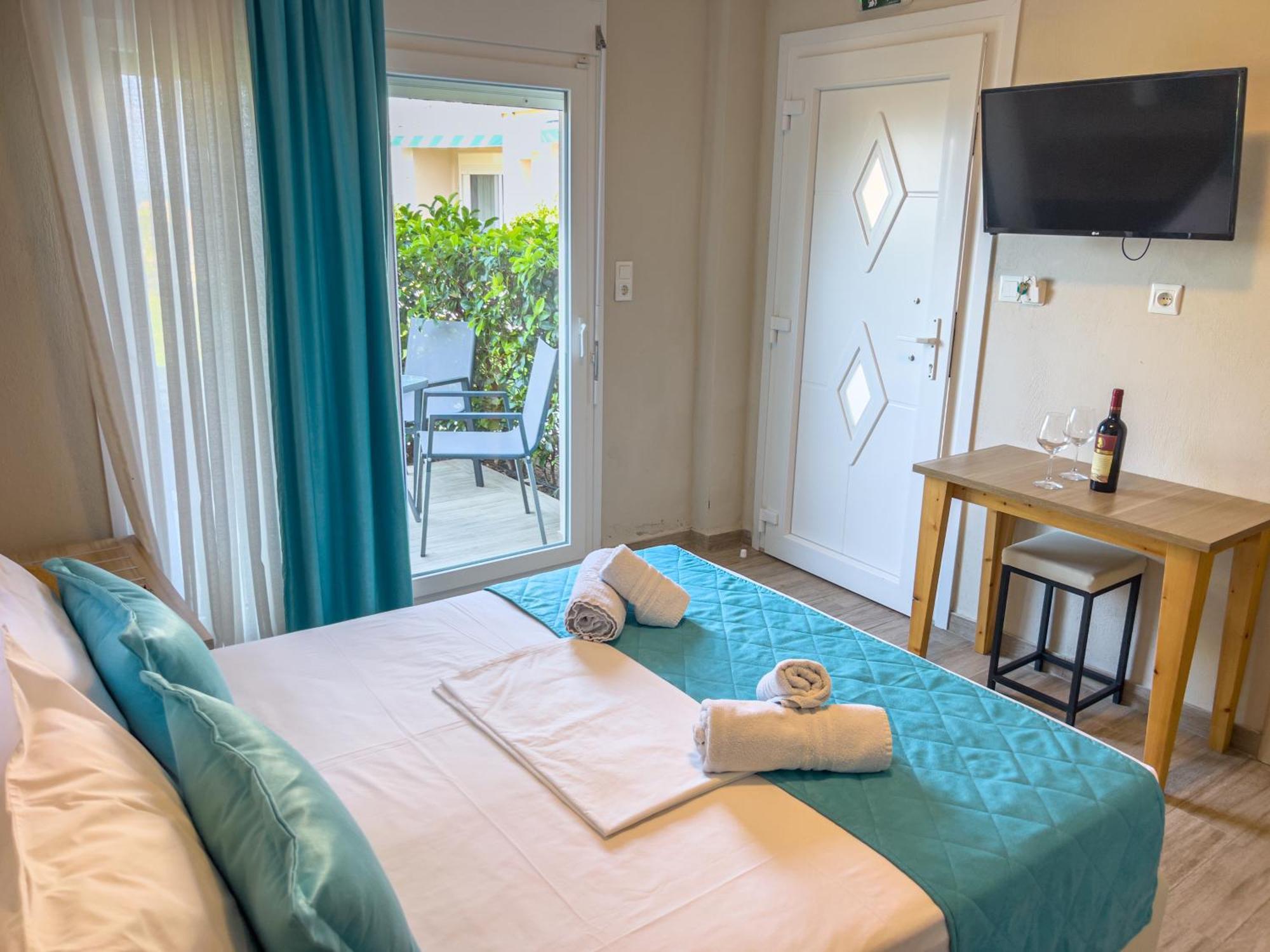 Yalos Beach Maisonettes Skala Sotiros Bagian luar foto